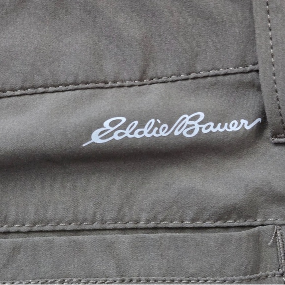 Eddie Bauer Olive Green Womens Size 10  Cargo Shorts  Polyester  Spandex - Picture 2 of 10